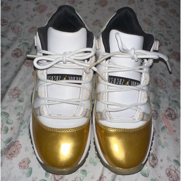 Jordan 11 Low “Closing Ceremony” - Picture 1 of 3